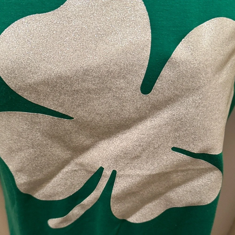 Women's Emerald Green Clover Graphic Tee - Picture 2 of 4